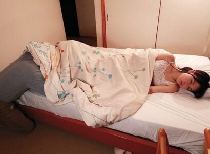 Cháu gái đã trưởng thành, chú thấy cơ bụng liền rủ chịch