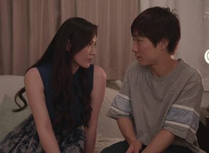 Chồng phớt lờ vợ say rượu mờ cùng cậu bé đại học tới khách sạn