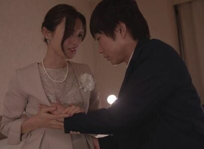 Cậu con trai mới tốt nghiệp xong bị mẹ kế dụ vào chuyện ấy