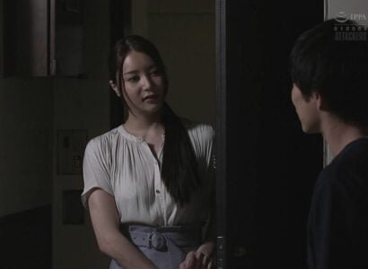 Chị gái xinh đẹp liên tục thủ dâm và kêu rên ồn ào, khiến hàng xóm sang nhà kiểm tra và cuối cùng được 