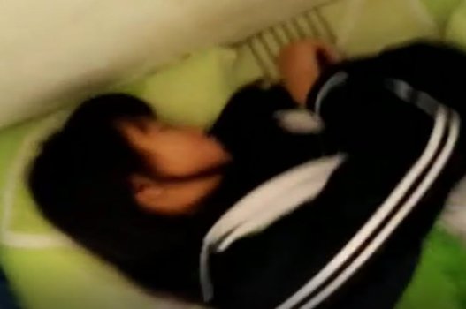 Đoạ đè bạn cùng lớp trong căn nhà vắng