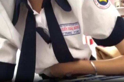 Chiều lòng tình nhân, giấu chồng trong cuộc vui