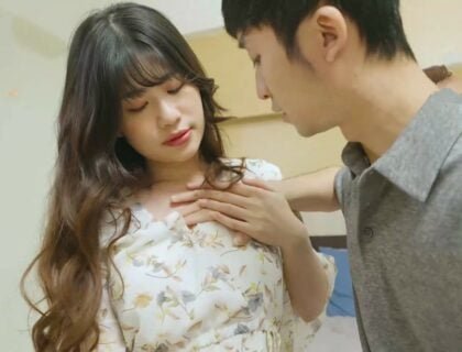 Mẹ kế gợi cảm Li Yunxi bị cậu con riêng trưởng thành khát khao chinh phục