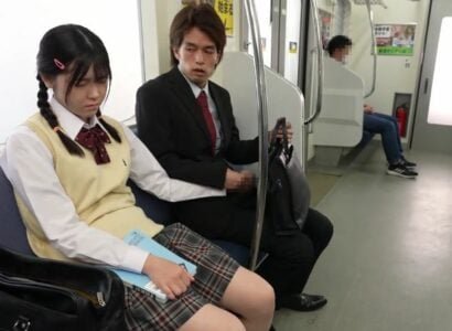 Nữ sinh bị nhóm pervert gang bang